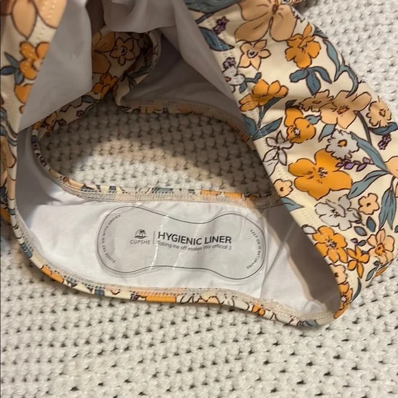 Cupshe Elodie Ditsy Floral Smocked Frill One Piece Swimsuit - Picture 5 of 13